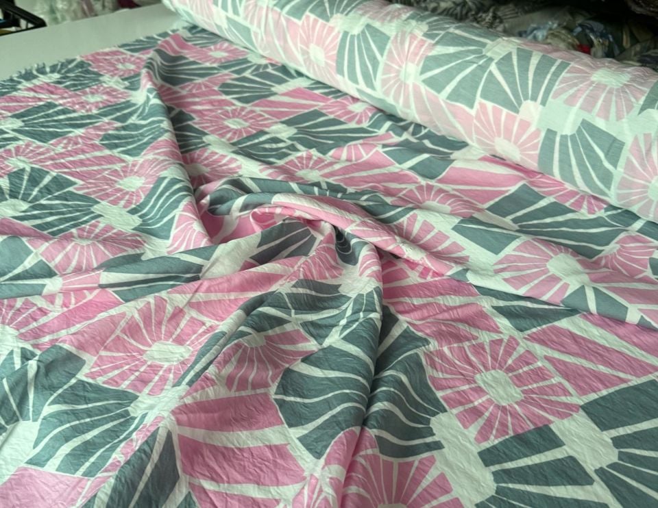 Ayrobin Kumaş (Tensel/Modal Kumaş) Geometrik Çiçek Desen Toz Pembe Renk