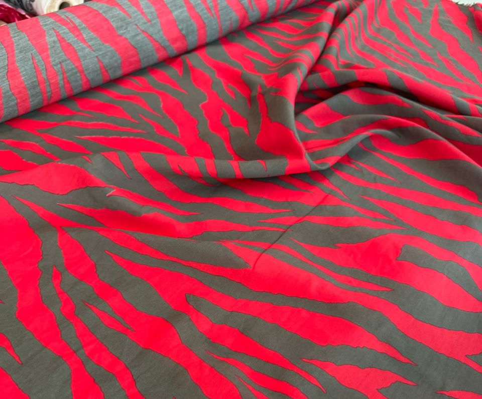 Ayrobin Kumaş (Tensel/Modal Kumaş)  Bordo Renk Zebra Desen