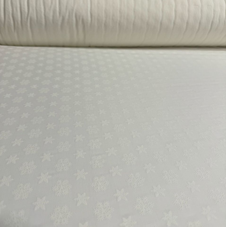 Vual Kumaş Kar Taneleri Baskılı Beyaz Renk %100 Pamuk