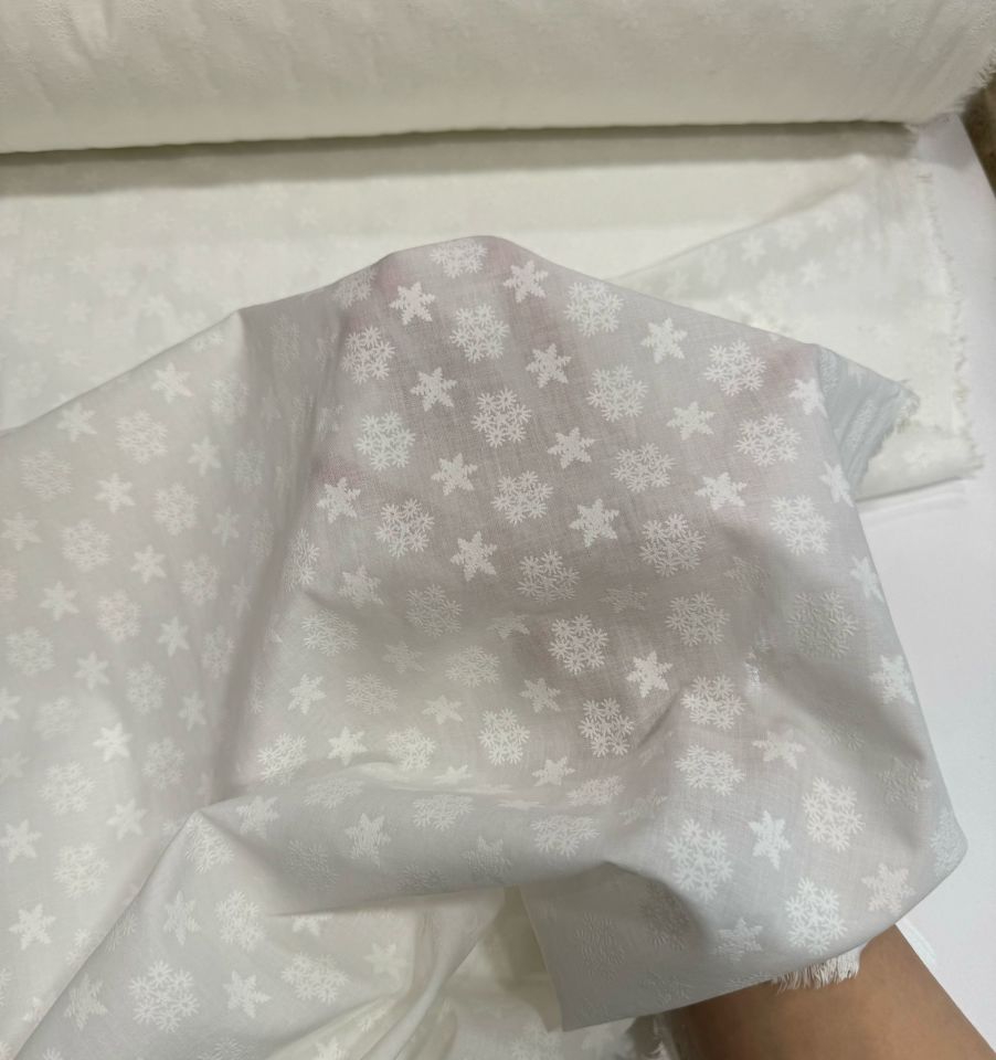 Vual Kumaş Kar Taneleri Baskılı Beyaz Renk %100 Pamuk