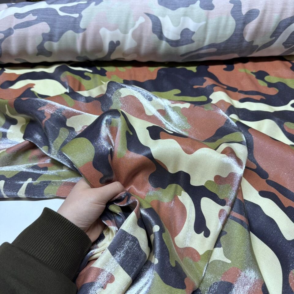 Floş Saten Kumaş Parlak Işıltılı Çift En Kamuflaj Desen