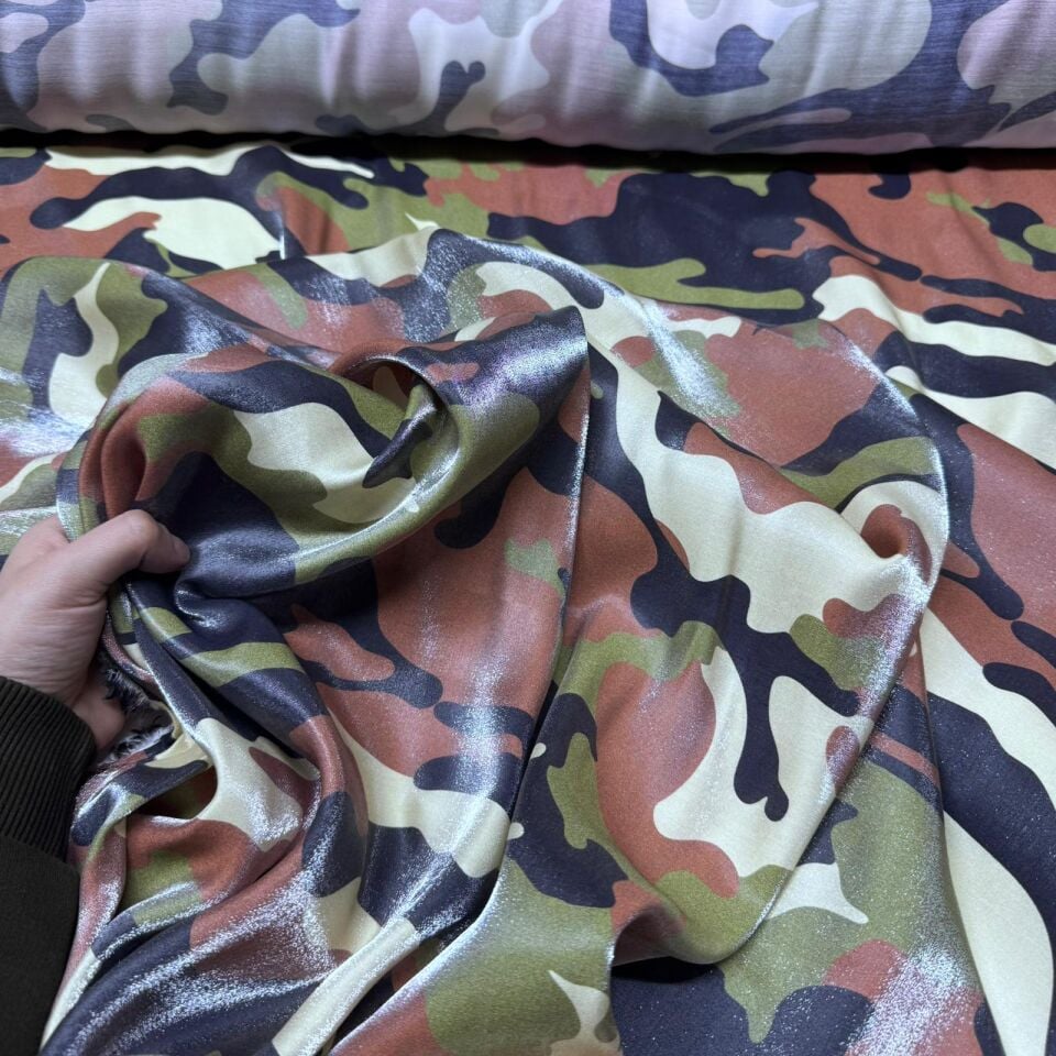 Floş Saten Kumaş Parlak Işıltılı Çift En Kamuflaj Desen