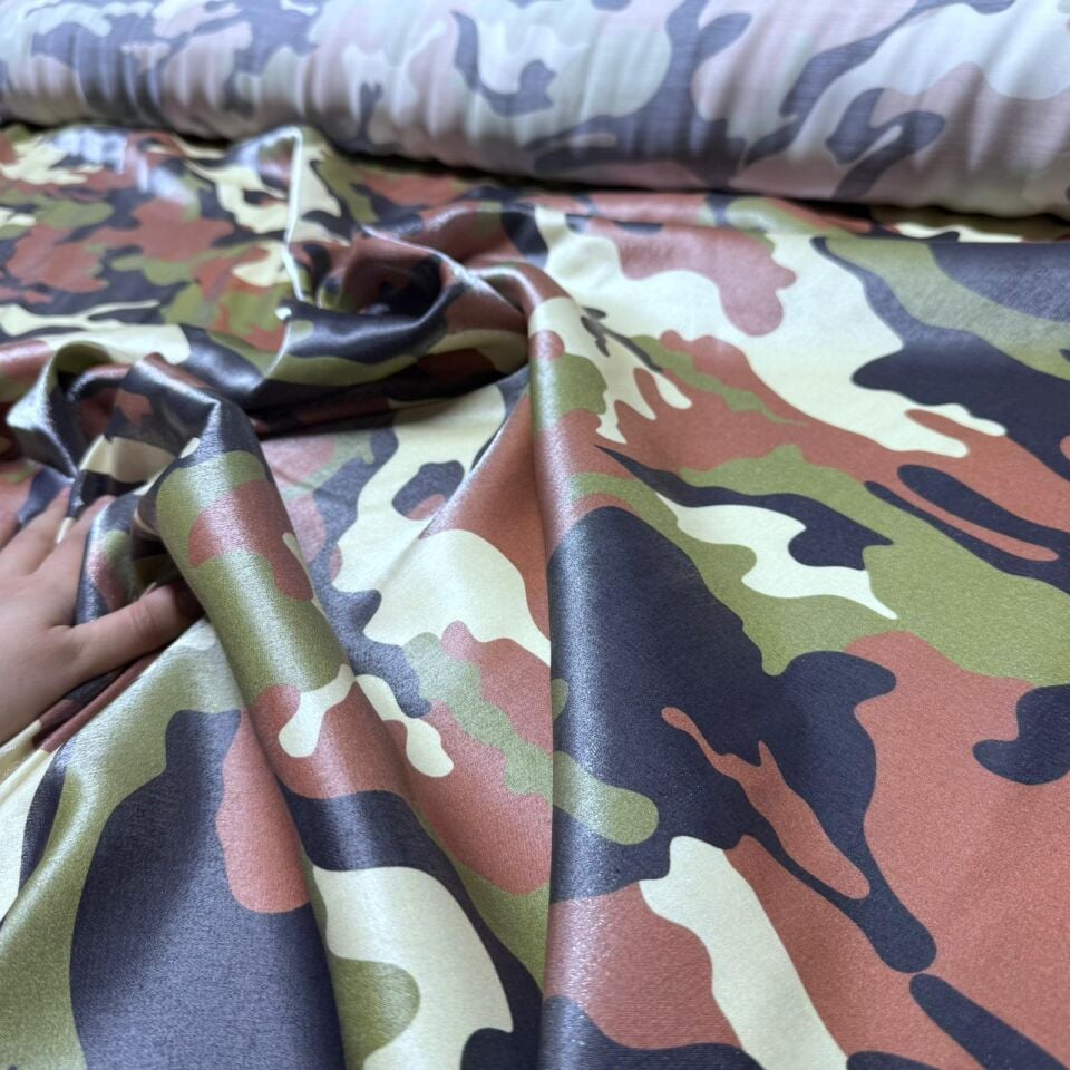 Floş Saten Kumaş Parlak Işıltılı Çift En Kamuflaj Desen