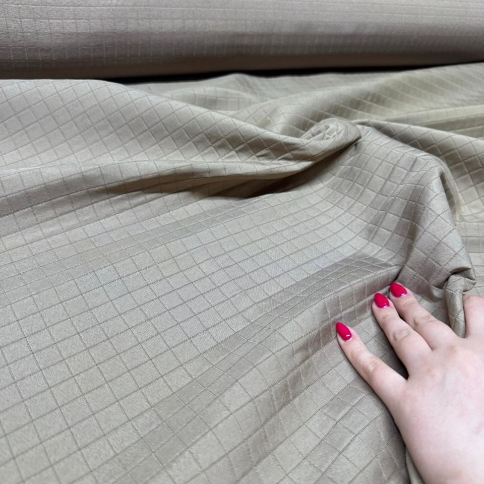 Kapitone Kumaş Çift En Küçük Kareli Vizon Renk