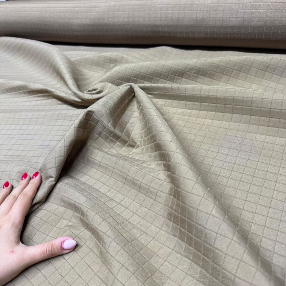 Kapitone Kumaş Çift En Küçük Kareli Vizon Renk