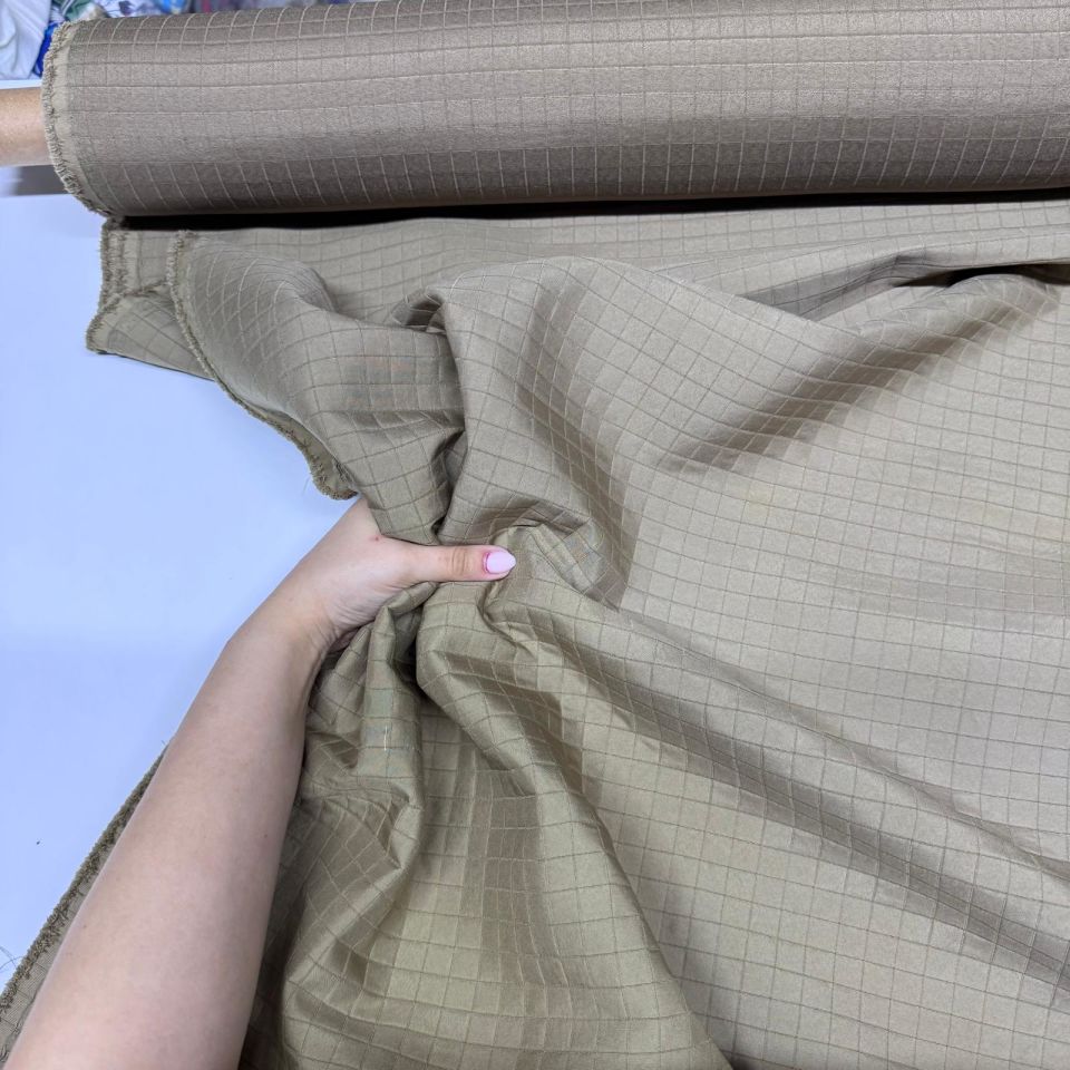 Kapitone Kumaş Çift En Küçük Kareli Vizon Renk