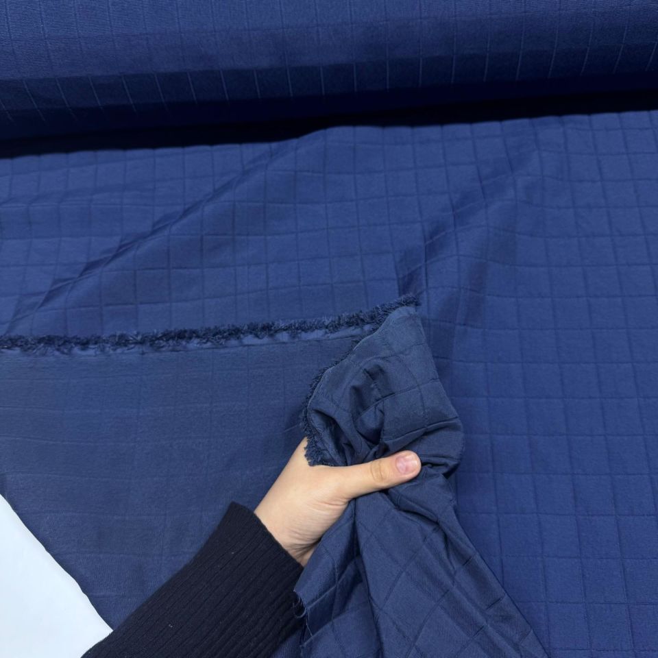 Kapitone Kumaş Lacivert Renk Çift En Pamuk Dokuma Kareli