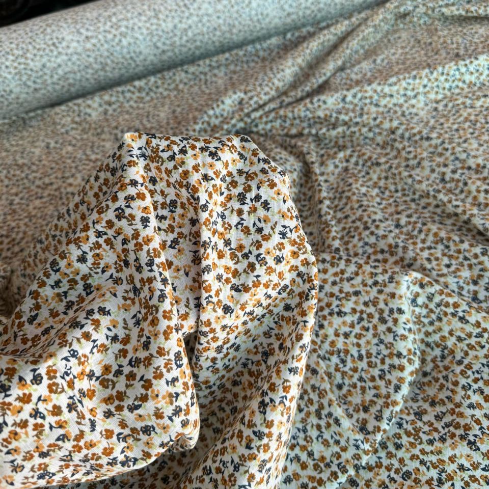 %100 Pamuk Flam Keten Kumaş Turuncu Küçük Çiçek Desenli Emprime