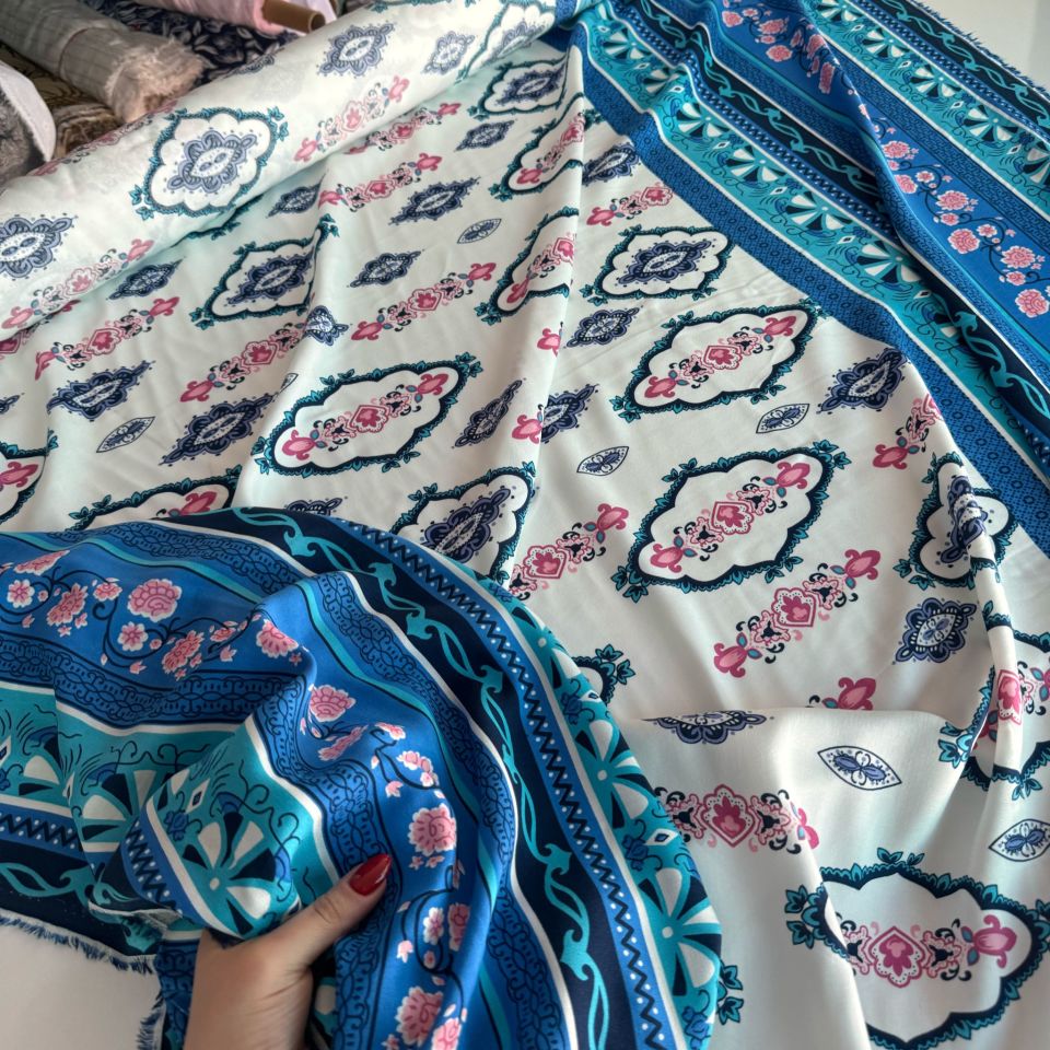 Viskon Kumaş Sulu Desen Çiçekli Mavi Pembe