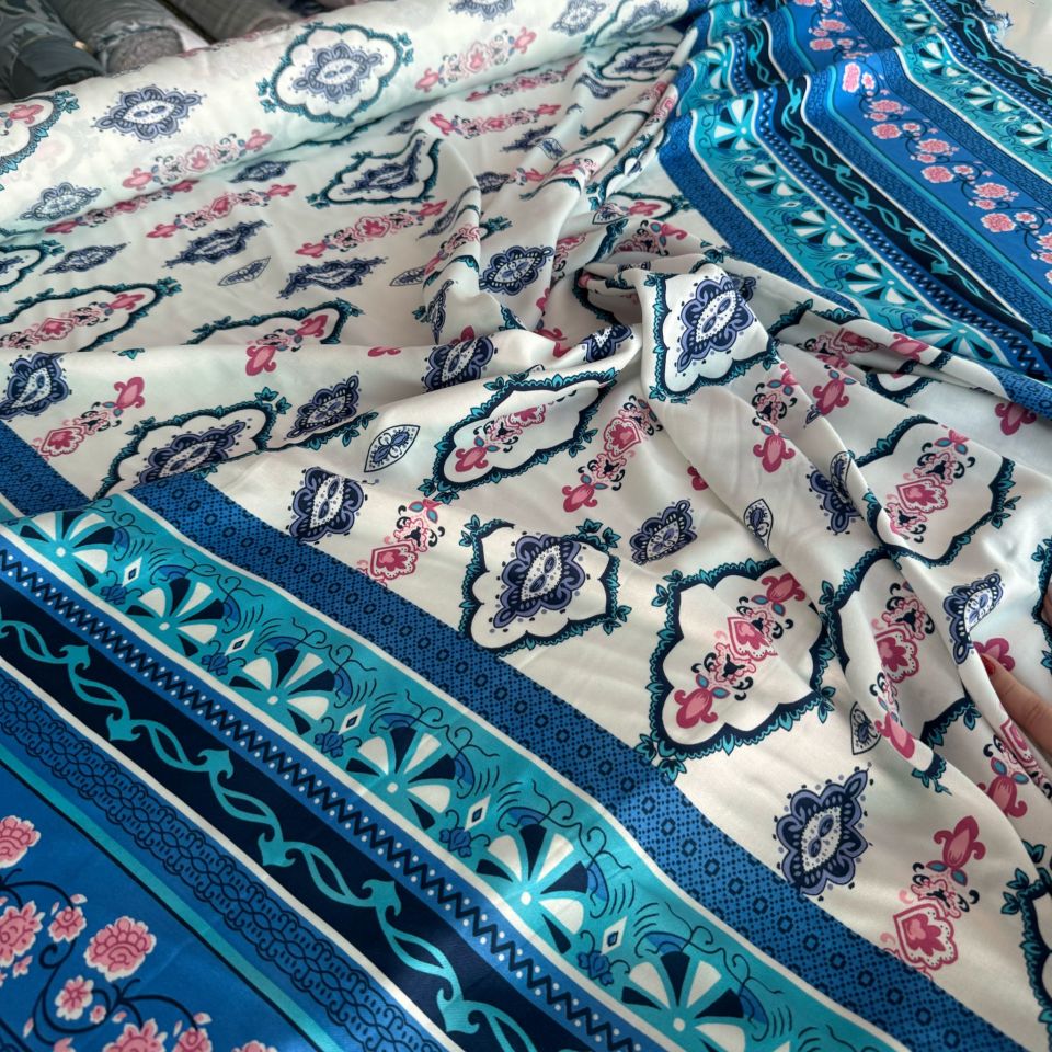 Viskon Kumaş Sulu Desen Çiçekli Mavi Pembe