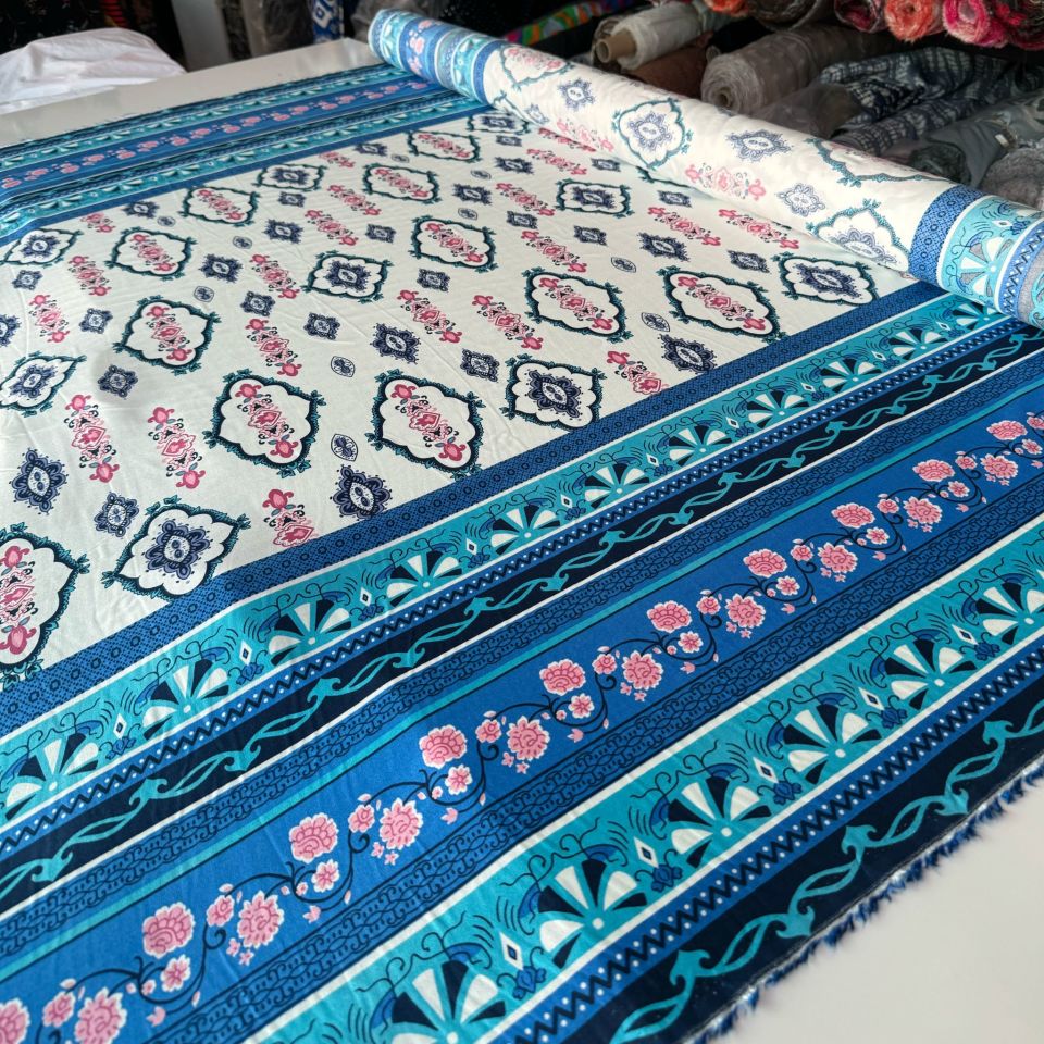 Viskon Kumaş Sulu Desen Çiçekli Mavi Pembe