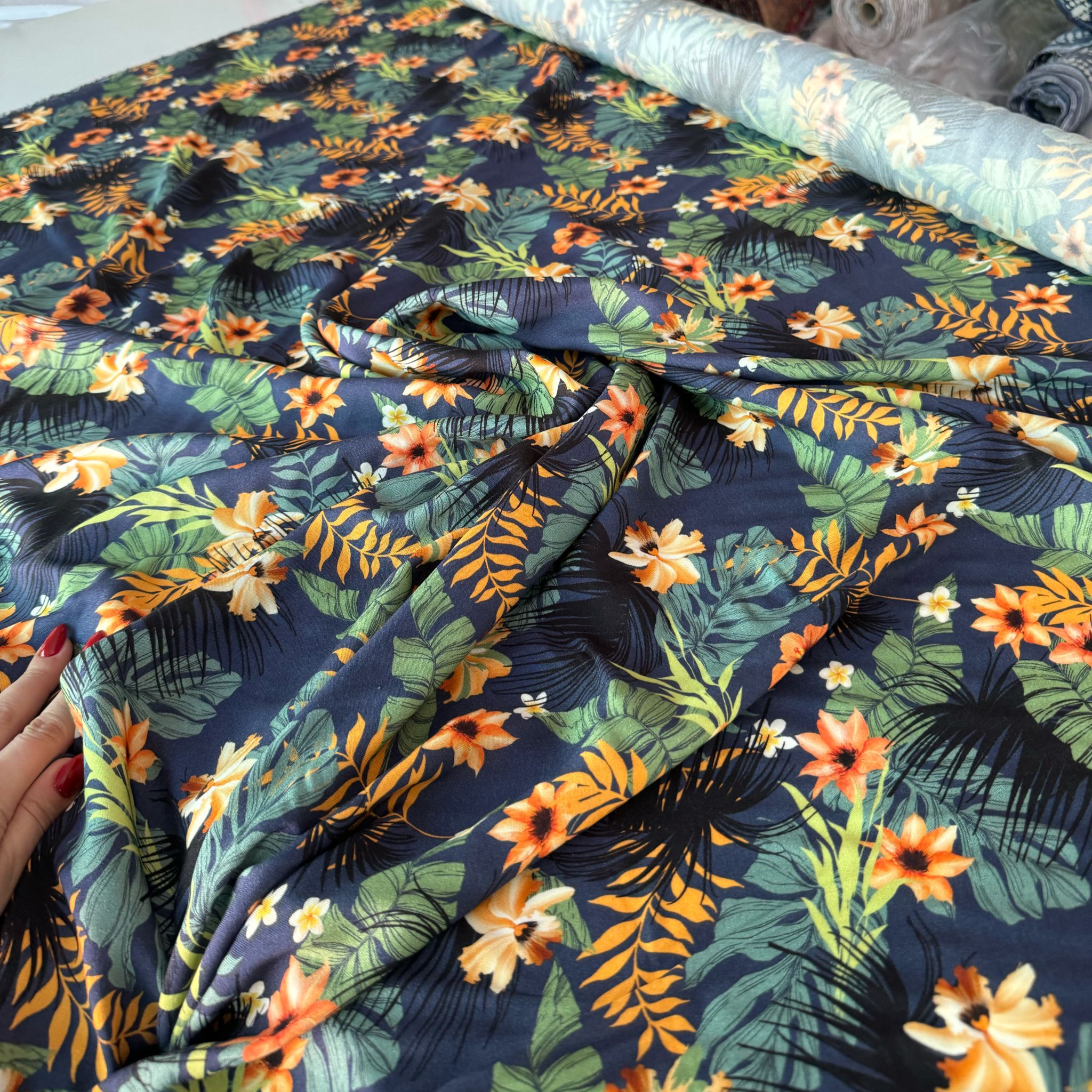 Viskon Kumaş Turuncu Çiçek Desenli %100 Pamuk