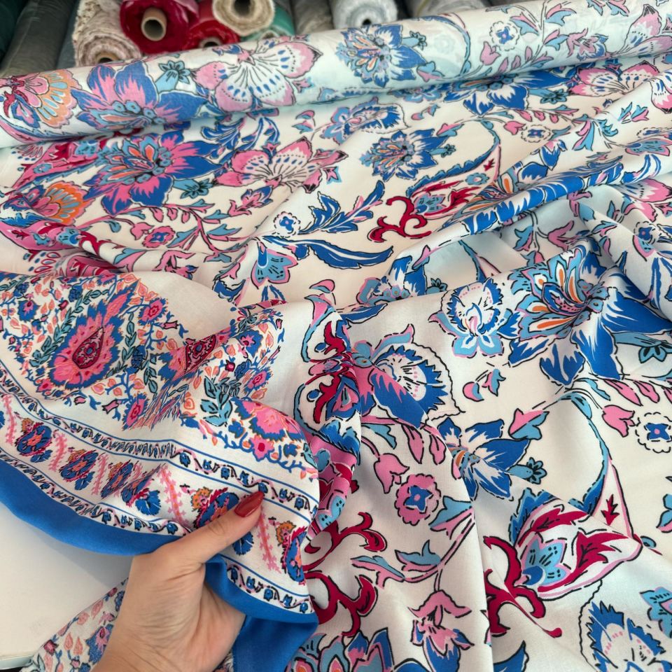 Viskon Kumaş Mavi Pembe Renk Çiçek Gül Desenli Sulu