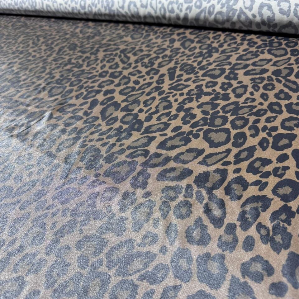 Floş Saten Kumaş Parlak Işıltılı Çift En Kahverengi Leopar Desenli