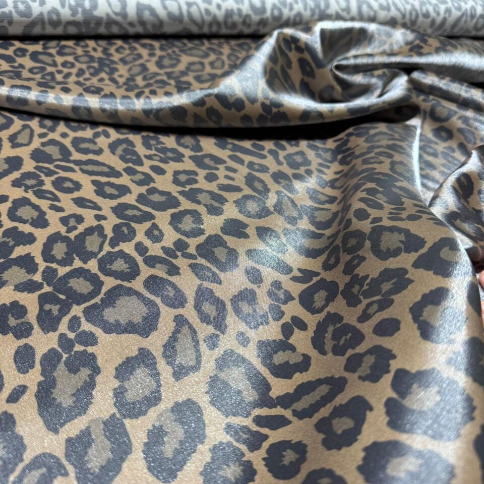 Floş Saten Kumaş Parlak Işıltılı Çift En Kahverengi Leopar Desenli