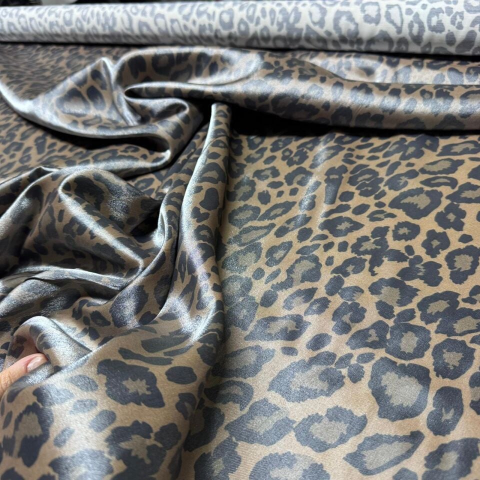 Floş Saten Kumaş Parlak Işıltılı Çift En Kahverengi Leopar Desenli
