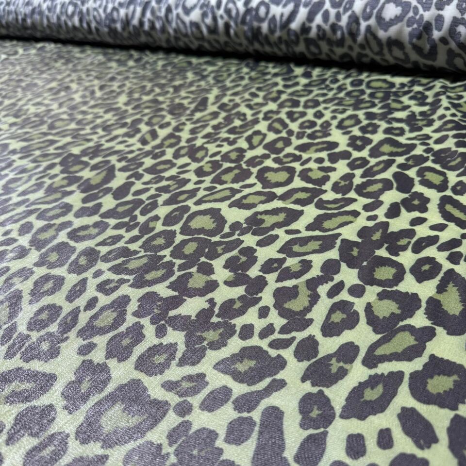 Floş Saten Kumaş Parlak Işıltılı Çift En Leopar Desenli Zümrüt