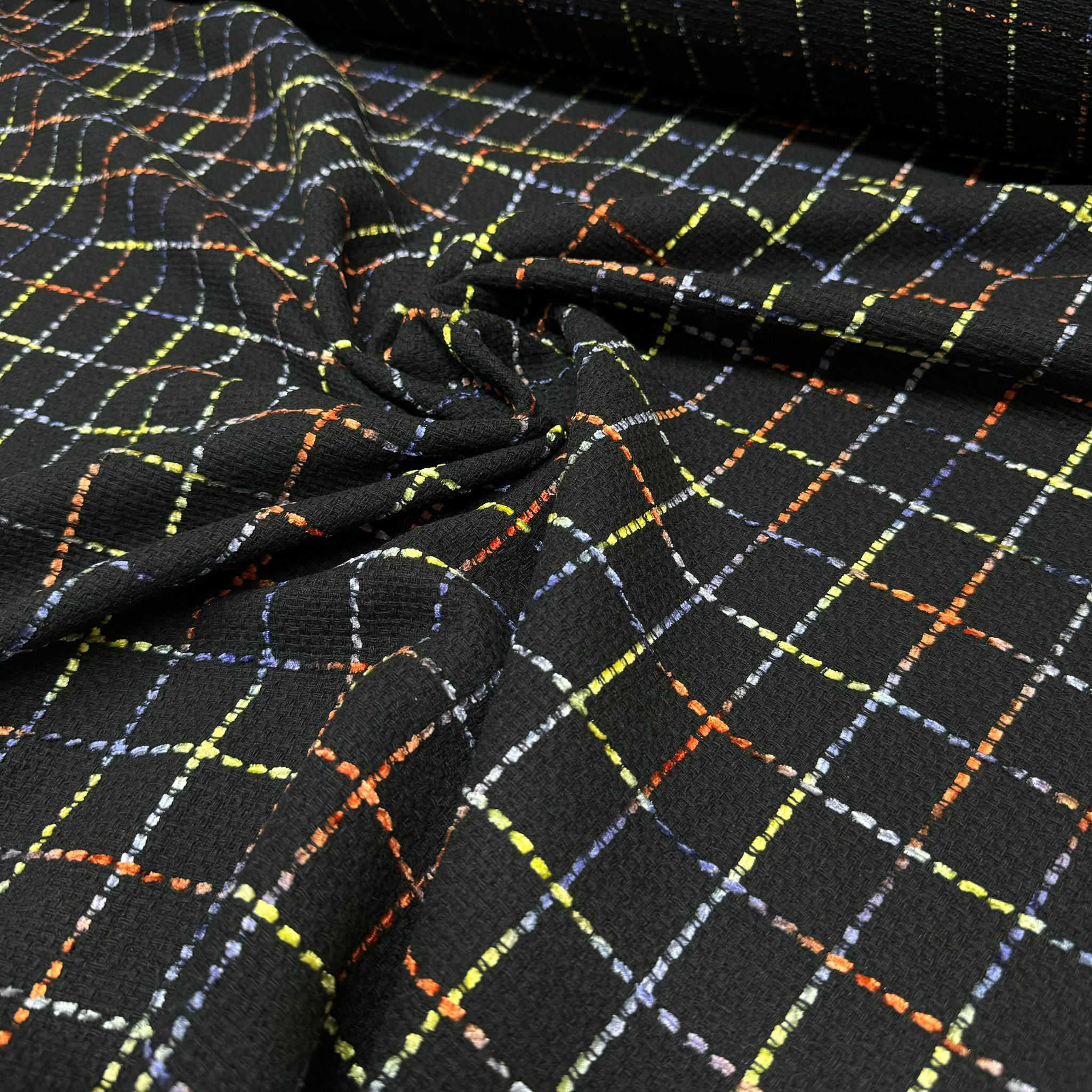 Tüvit Desenli Şanel Kumaş Renkli Siyah Renk