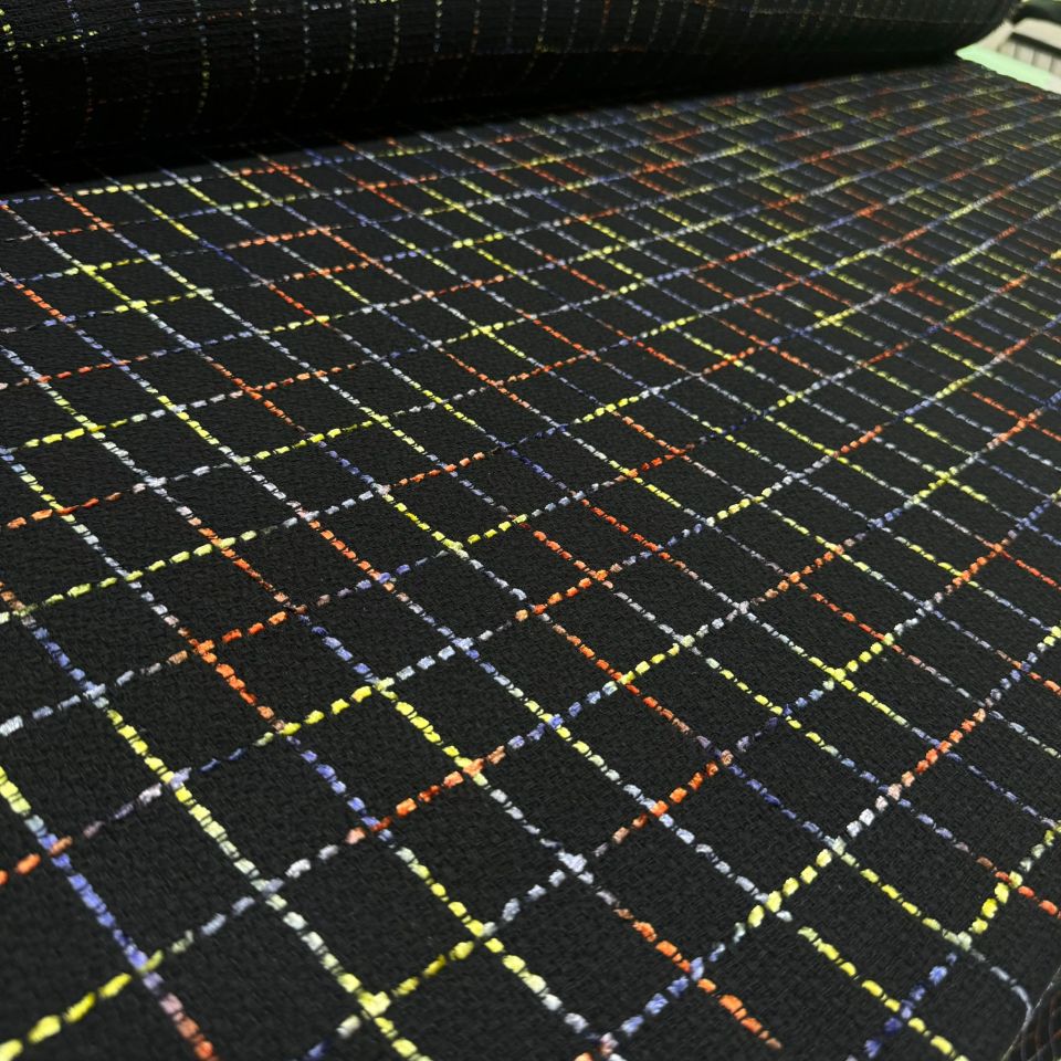 Tüvit Desenli Şanel Kumaş Renkli Siyah Renk