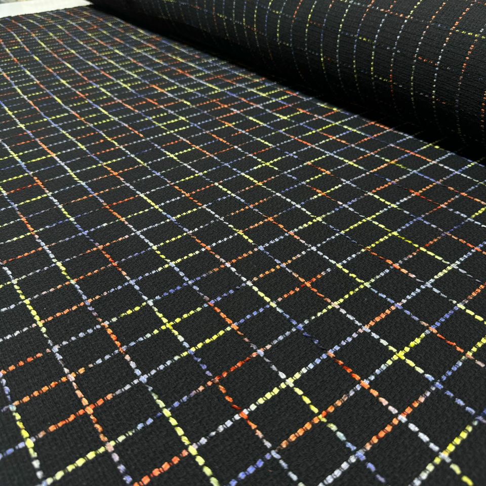 Tüvit Desenli Şanel Kumaş Renkli Siyah Renk