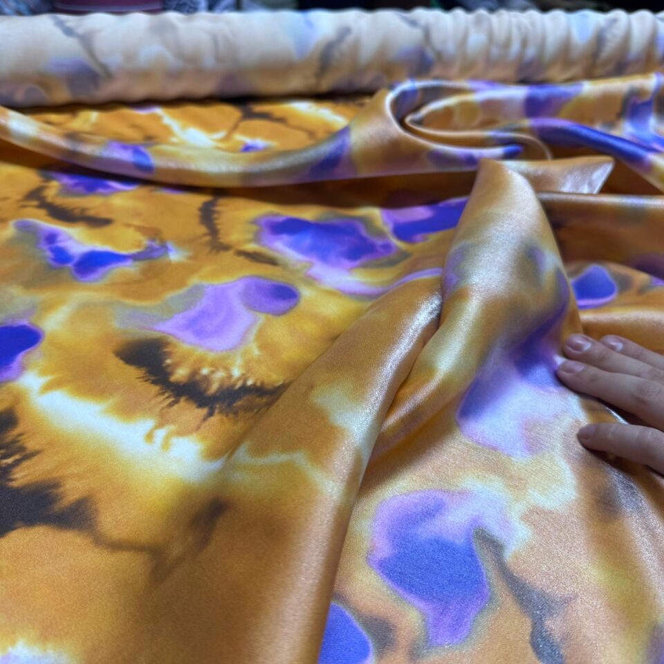 Floş Saten Kumaş Parlak Işıltılı Çift En Turuncu Mor Desenli