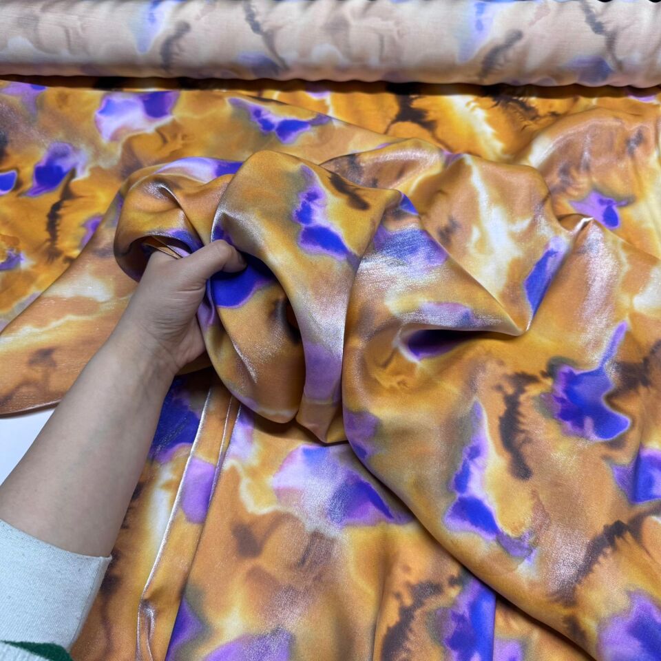 Floş Saten Kumaş Parlak Işıltılı Çift En Turuncu Mor Desenli