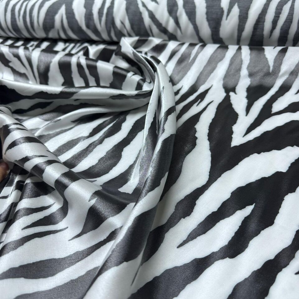 Floş Saten Kumaş Parlak Işıltılı Çift En Zebra Desenli Siyah Beyaz