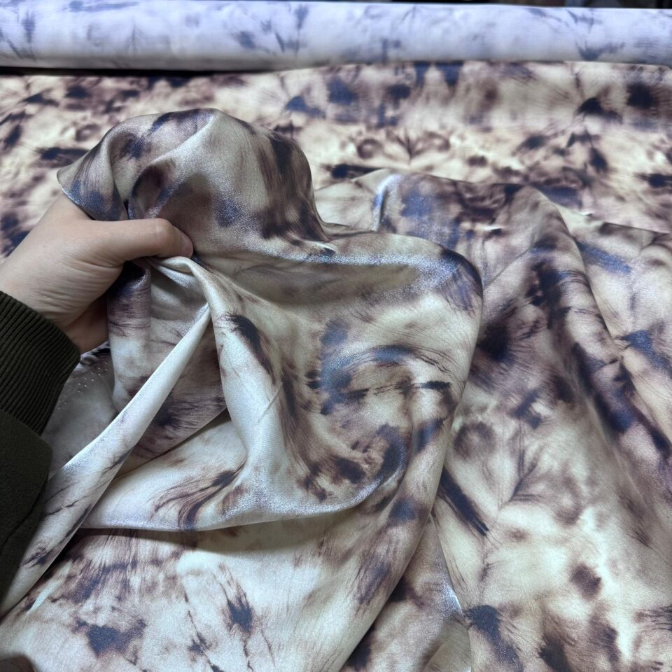 Floş Saten Kumaş Parlak Işıltılı Çift En Vizon Desenli