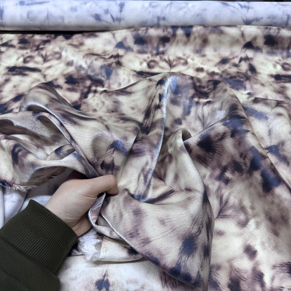 Floş Saten Kumaş Parlak Işıltılı Çift En Vizon Desenli