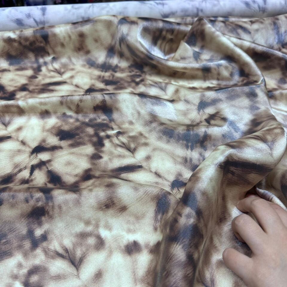 Floş Saten Kumaş Parlak Işıltılı Çift En Vizon Desenli