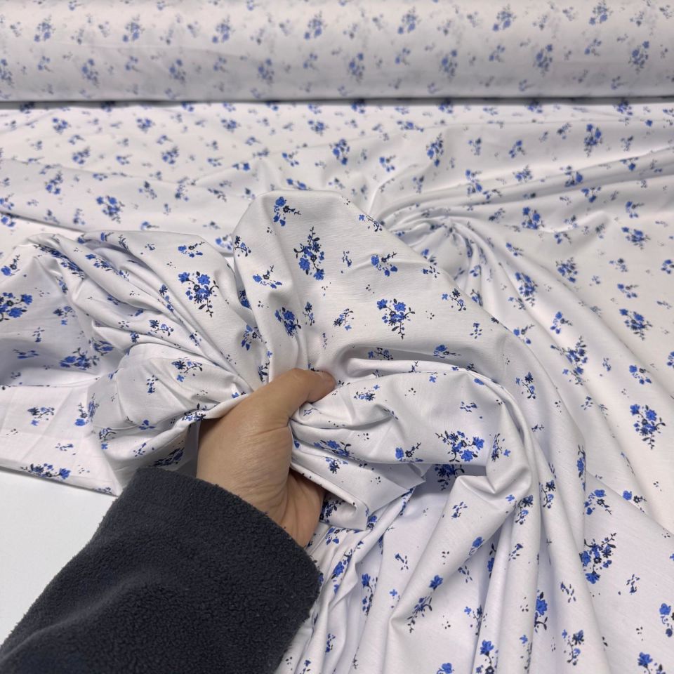 Poplin Kumaş Mavi Çiçek Desenli Beyaz Renk Çift En