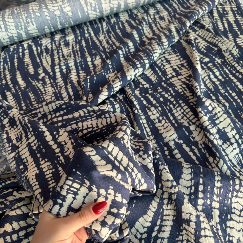 Krinkıl Viskon Kumaş Lacivert Renk Damla Desenli Çift En