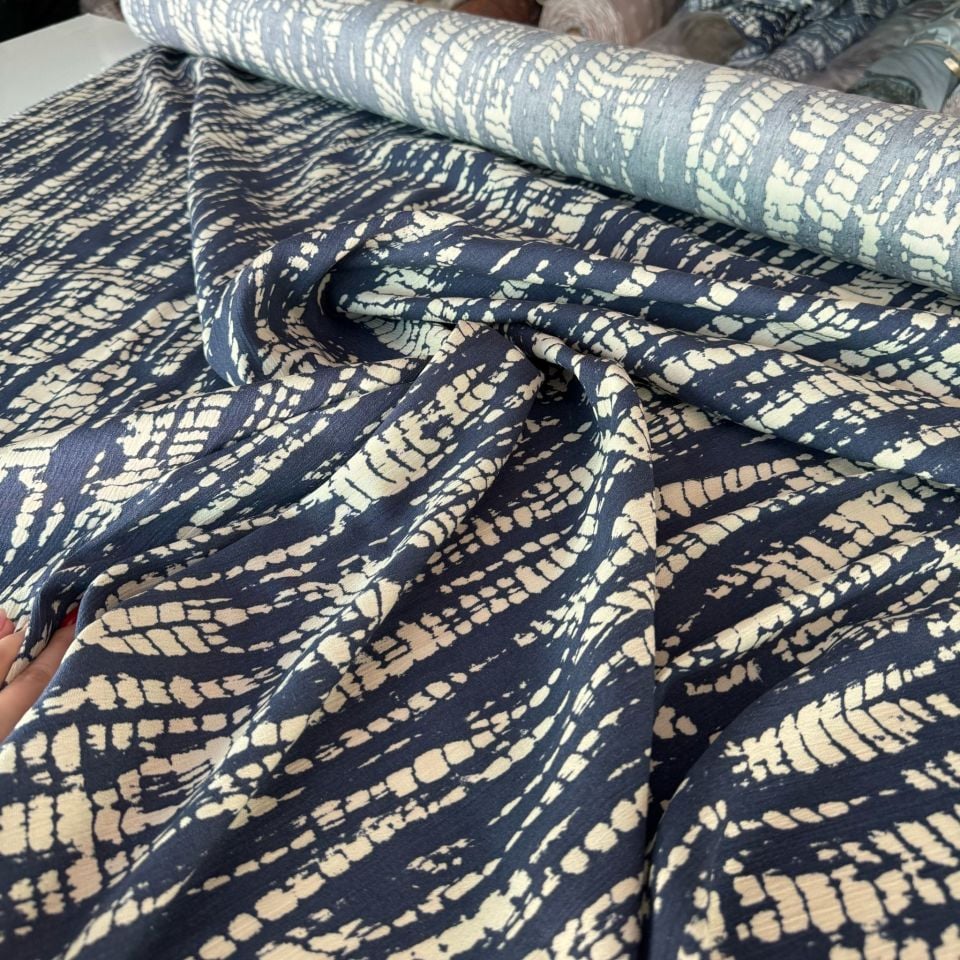 Krinkıl Viskon Kumaş Lacivert Renk Damla Desenli Çift En