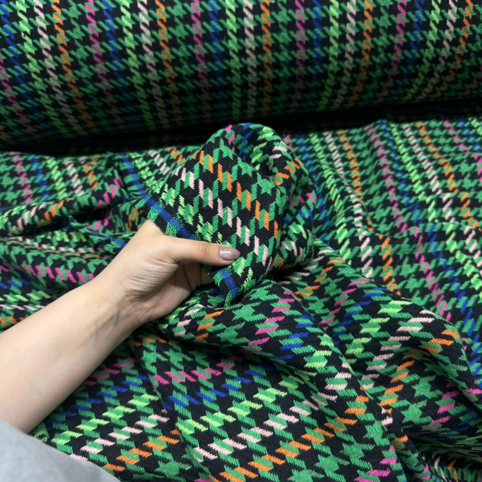 Tüvit Şanel Kumaş Kazayağı Desenli Yeşil Renk