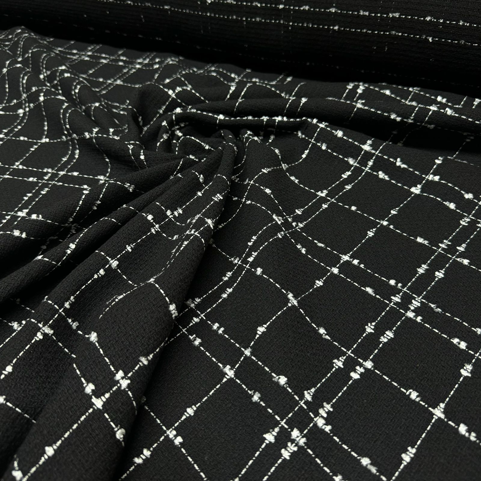 Tüvit Şanel Kumaş Siyah Renk Klasik Büyük Kare Desenli