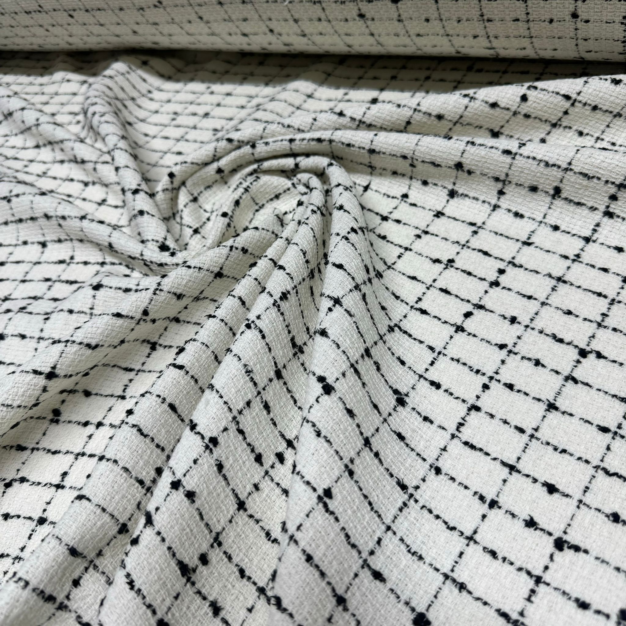 Tüvit Şanel Kumaş Kırık Beyaz/Ekru Renk Küçük Kare Desenli