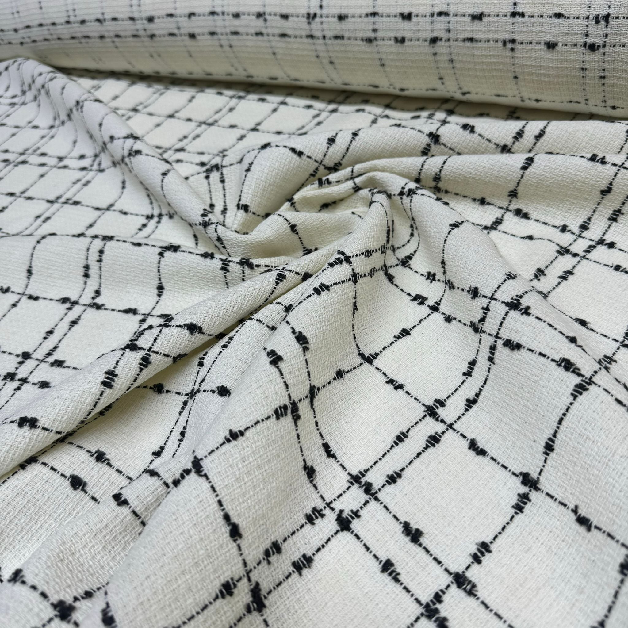 Tüvit Şanel Kumaş Kırık Beyaz/Ekru Renk Klasik Büyük Kareli