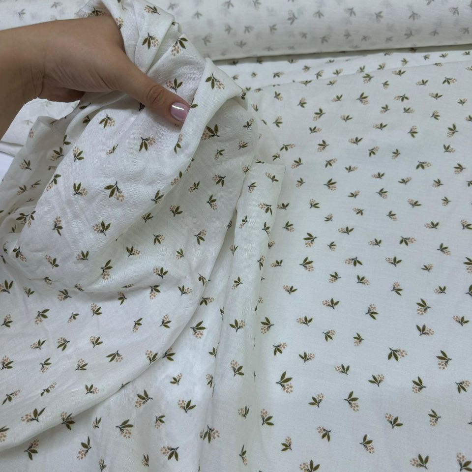 Organik Çift Kat Müslin Kumaş Minik Çiçek Desenli %100 Pamuk