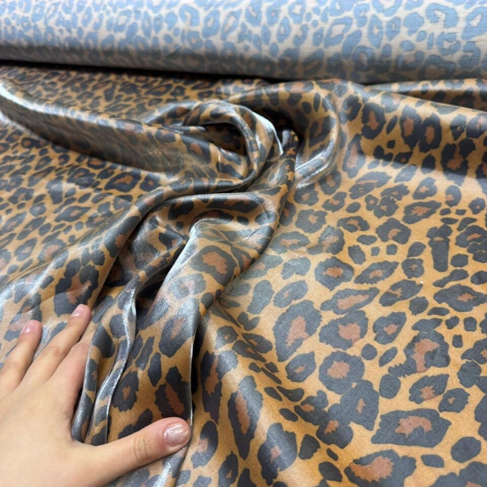 Floş Saten Kumaş Parlak Işıltılı Çift En Kahverengi Leopar