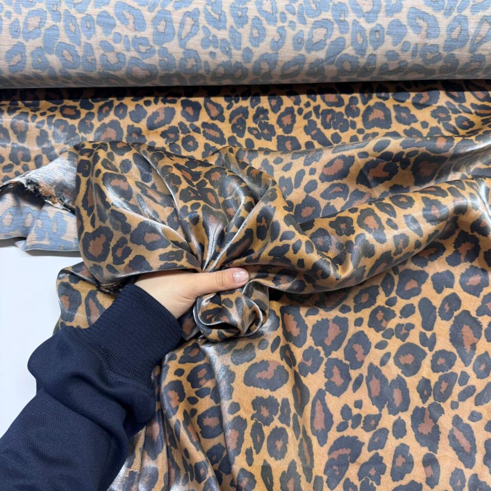 Floş Saten Kumaş Parlak Işıltılı Çift En Kahverengi Leopar