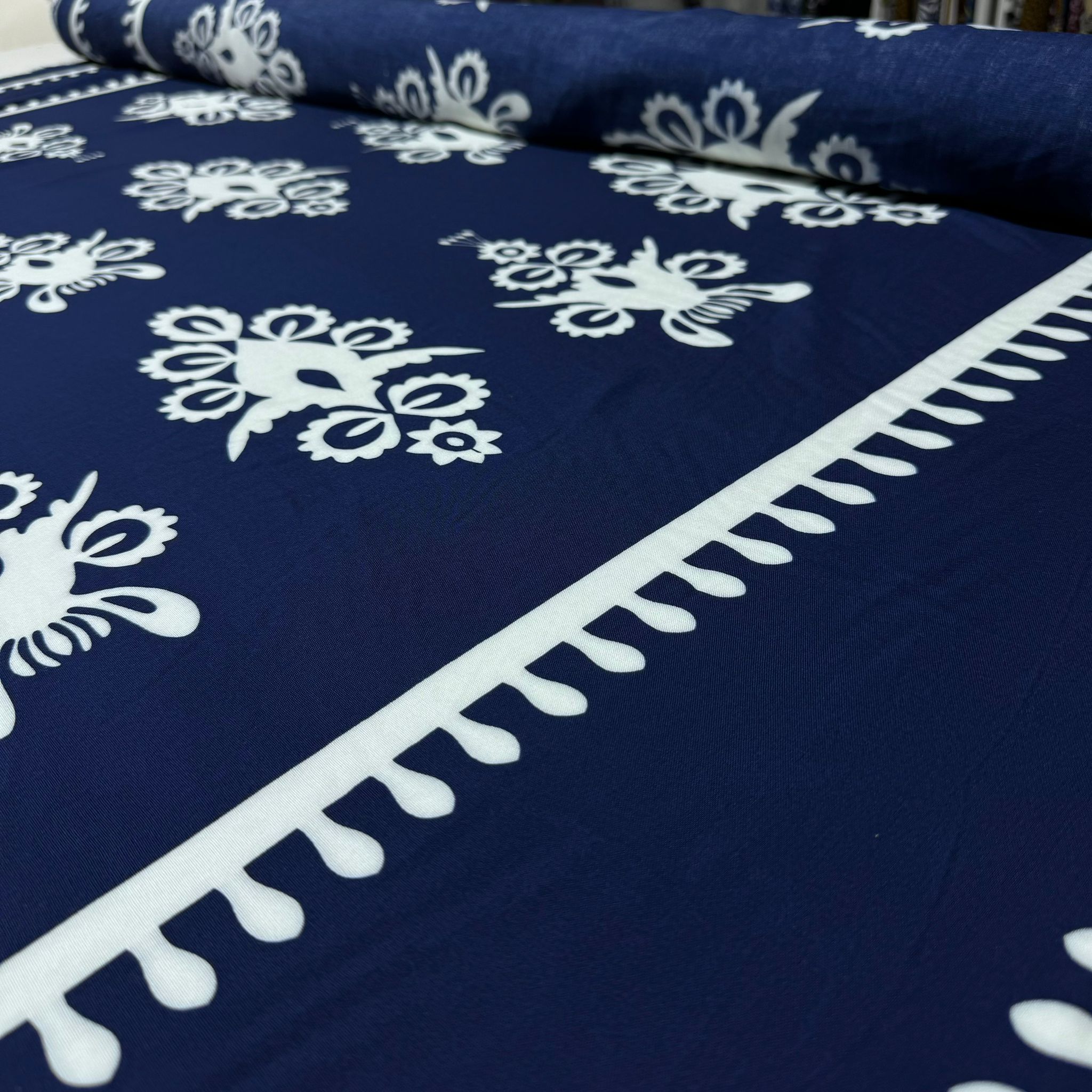 İthal Viskon Kumaş Su Yolu Etnik Desen %100 Pamuk Çift En Lacivert Renk