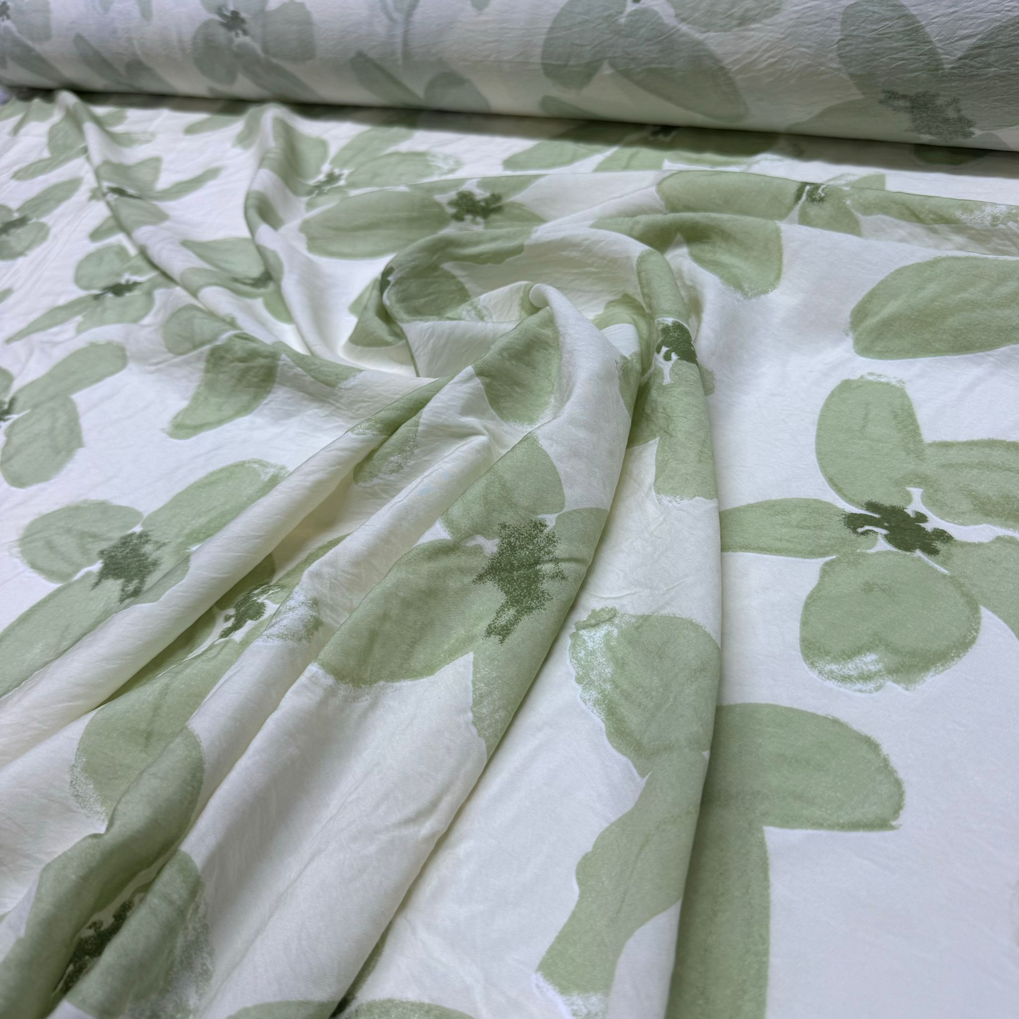 Ayrobin Kumaş Çiçek Desenli En 150 cm Modal Kumaş Yeşil Renk