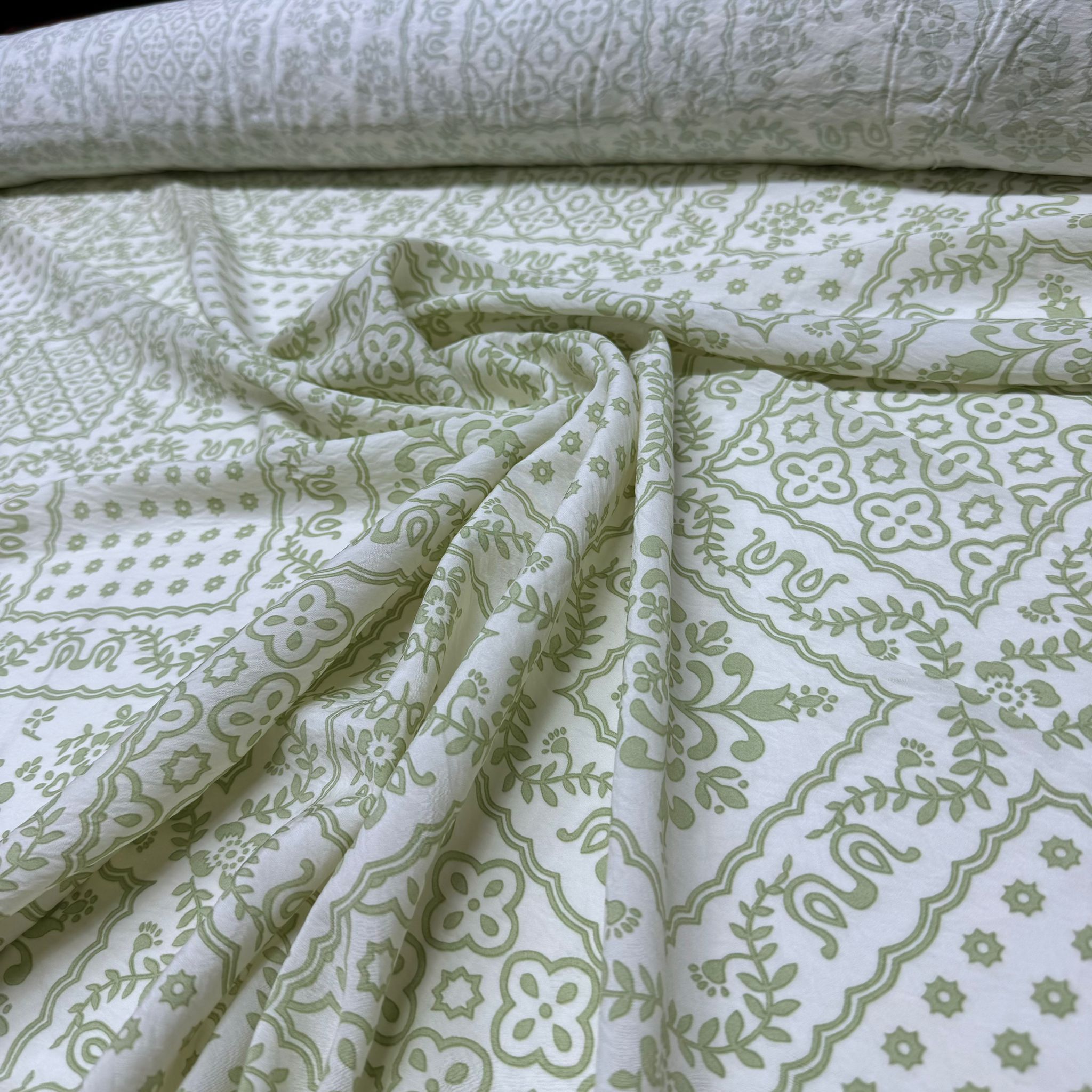 Ayrobin Kumaş Modal Çift En Etnik Çok Desenli Çiçek Motifli Yeşil Renk