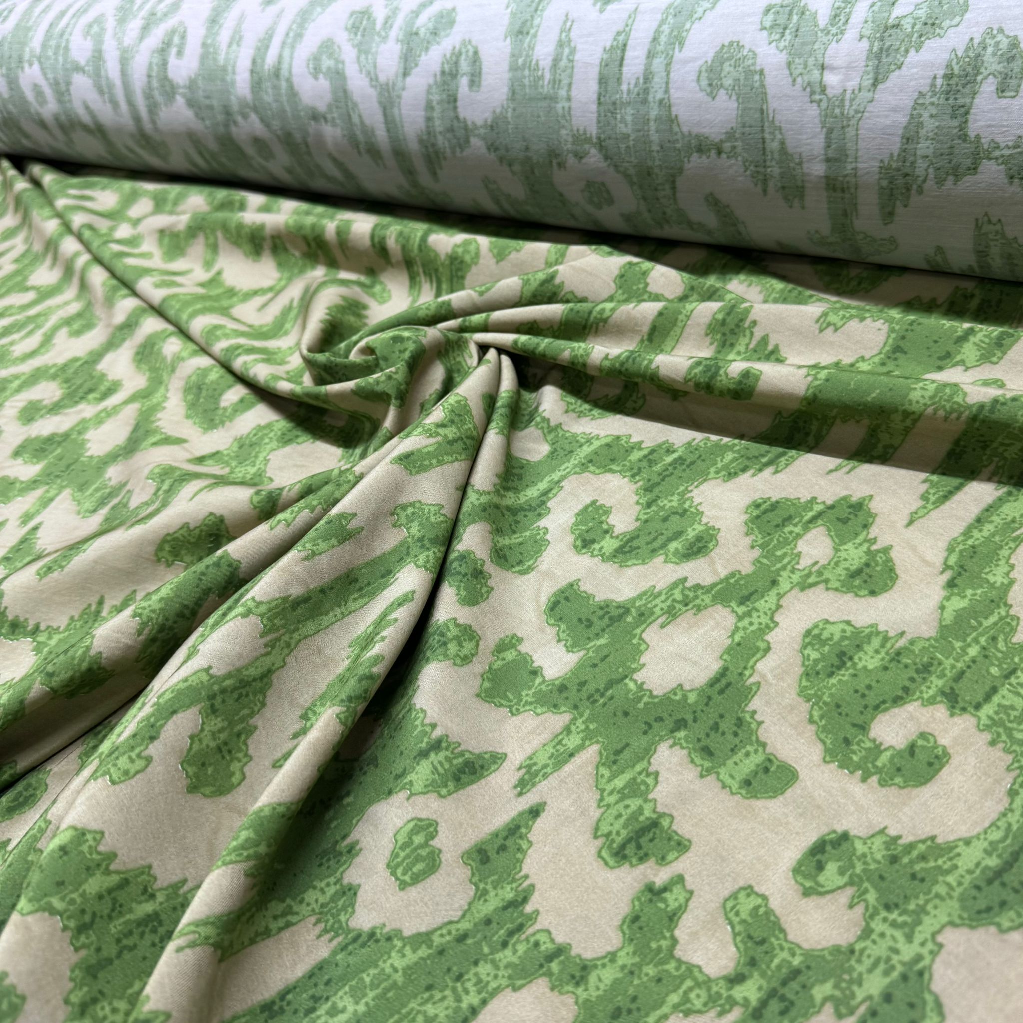 Ayrobin Kumaş Modal Çift En Fransız Çiçek Desenli Yeşil Renk
