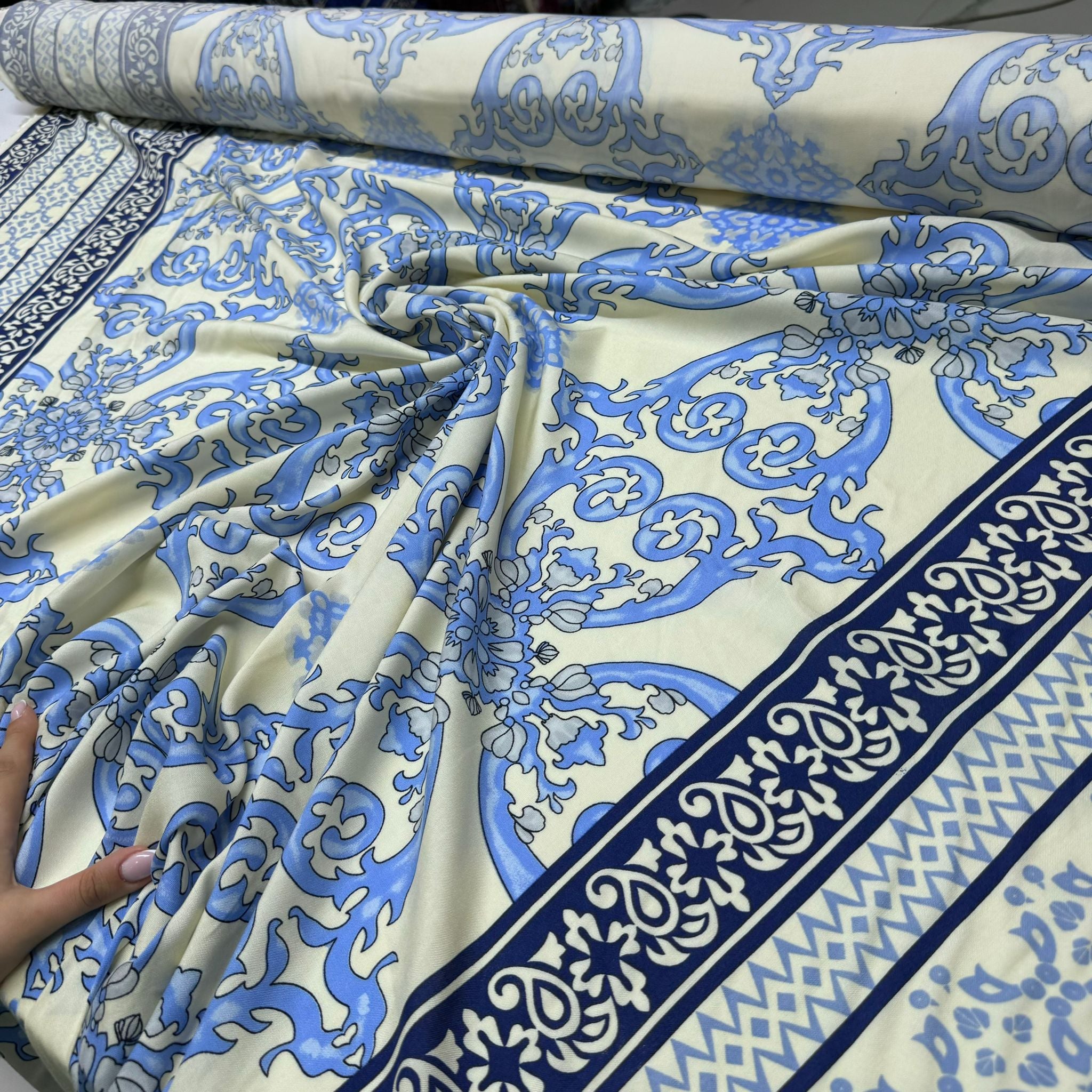 İthal Viskon Kumaş %100 Pamuk Sulu Çiçek Desenli Mavi