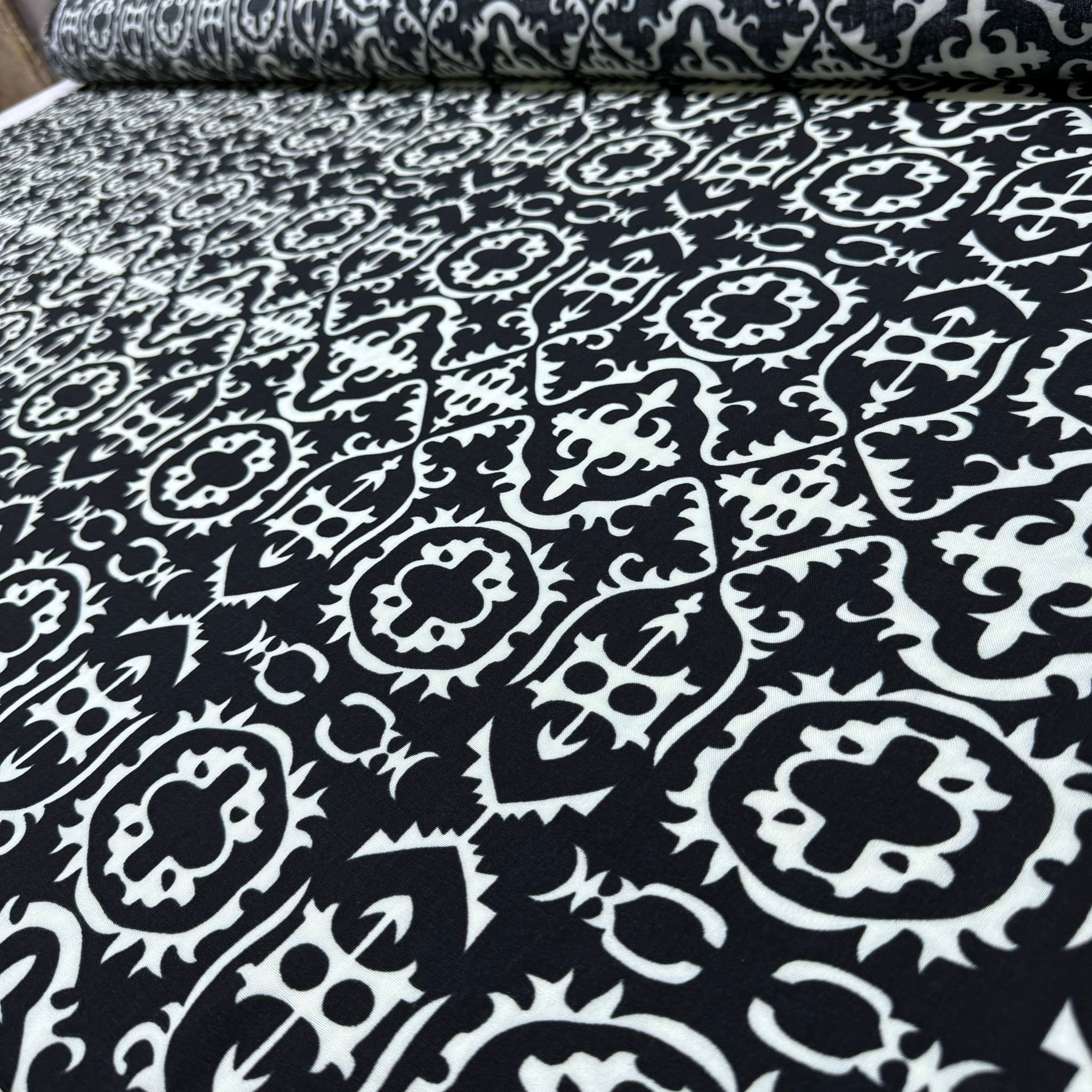 İthal Viskon Kumaş %100 Pamuk Siyah Renk Çok Desenli