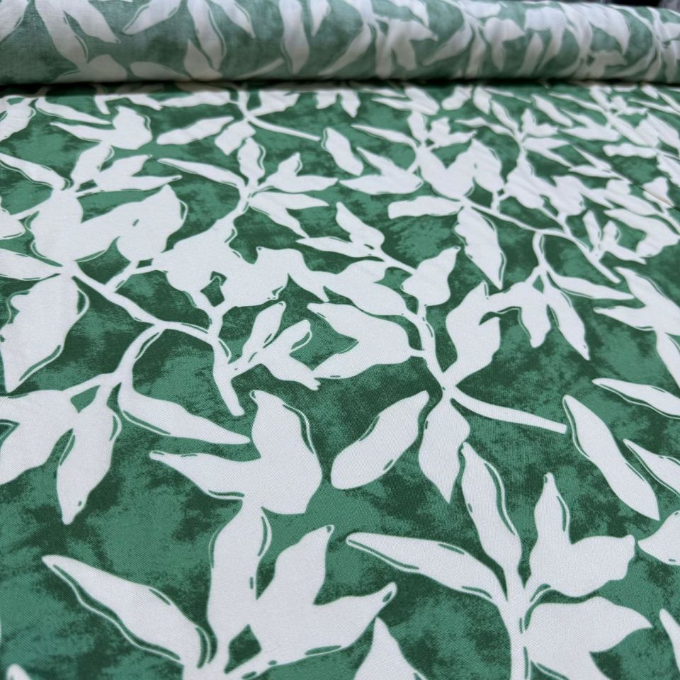 İthal Viskon Kumaş %100 Pamuk Yeşil Renk Yaprak Desen