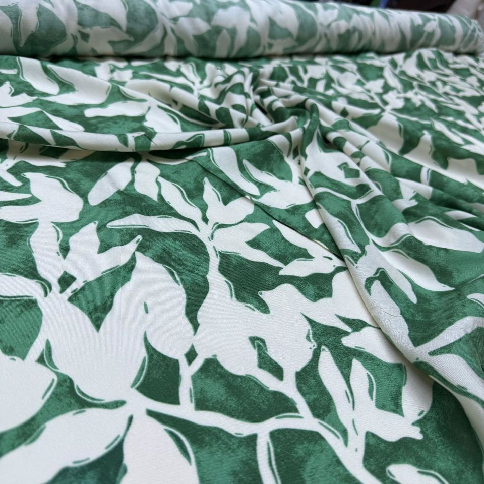 İthal Viskon Kumaş %100 Pamuk Yeşil Renk Yaprak Desen