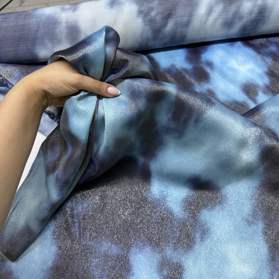 Floş Saten Kumaş Floş Saten Batik Desenli Lacivert Siyah Parlak Işıltılı