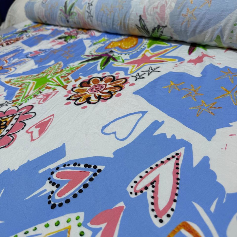 İpek Bambu Mango Şifon Kumaş Çiçek Desenli Kalpli Mavi Renk